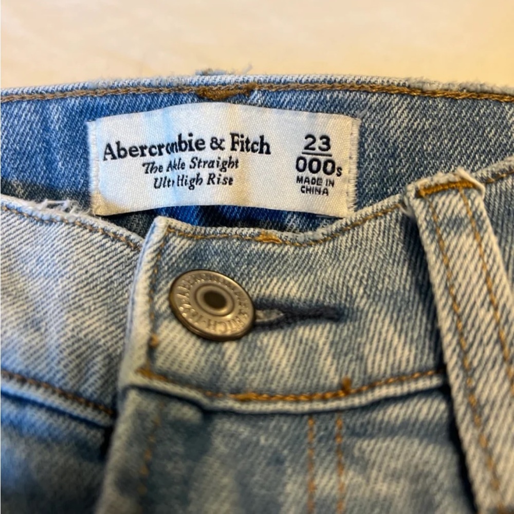 Abercrombie & Fitch Ankle Straight Ultra High Rise Jeans - Picture 4 of 4